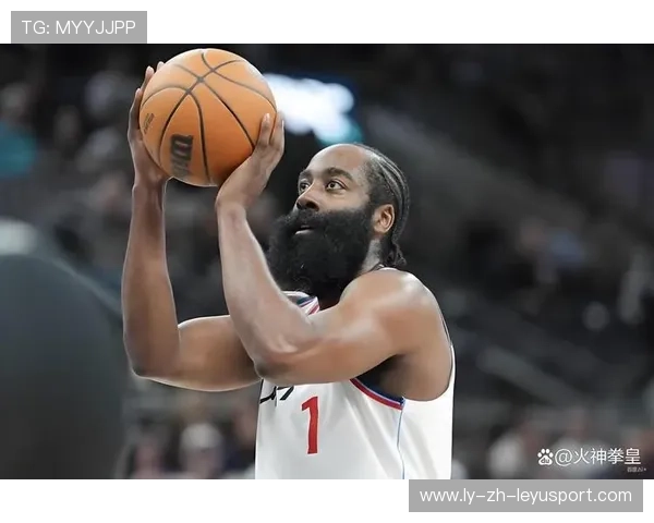 伦纳德低手上篮命中，快船在末节找回状态